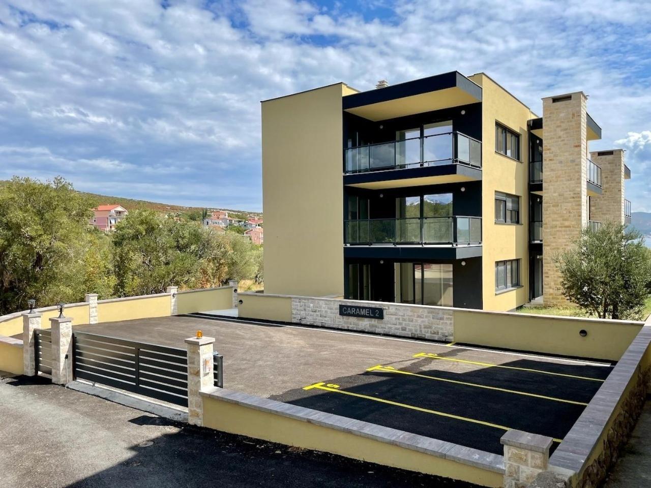 Ferienwohnung Mit Beheiztem Pool, 60 M Vom Strand Maslenica Exterior photo