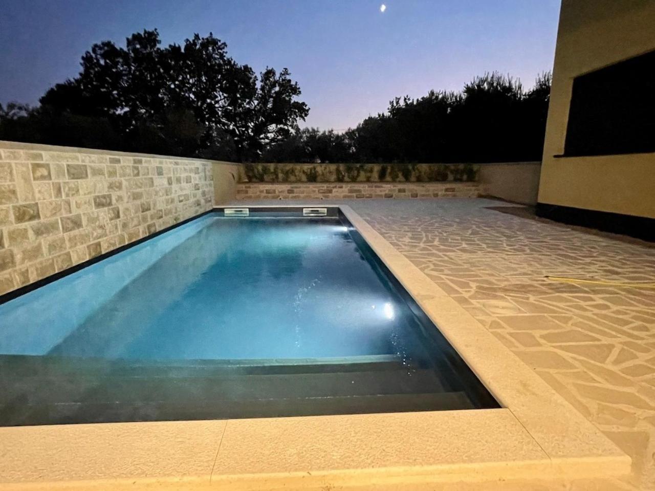 Ferienwohnung Mit Beheiztem Pool, 60 M Vom Strand Maslenica Exterior photo